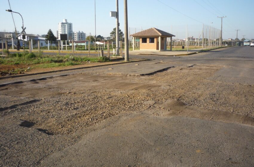 Iniciam reparos com asfalto quente na Avenida Presidente Kennedy