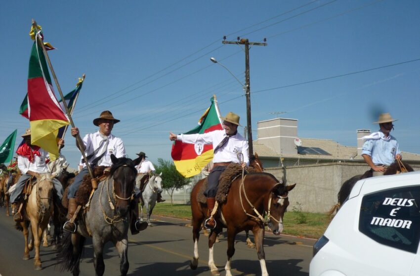 Desfile do Rodeio movimentou Vacaria neste sábado