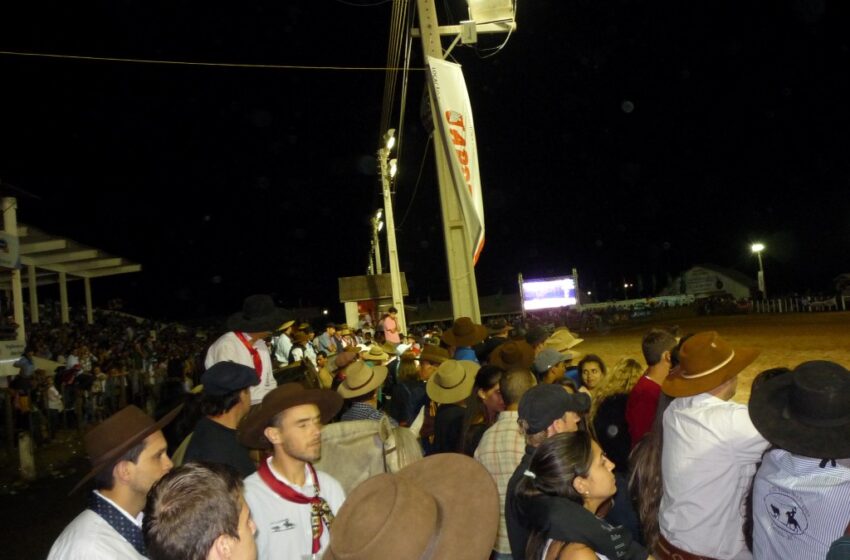 Cancha da Ferradura recebeu mais de 20 mil pessoas nesta sexta-feira