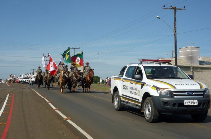 Cavalgada comemora 44 anos da criação do 10º BPM