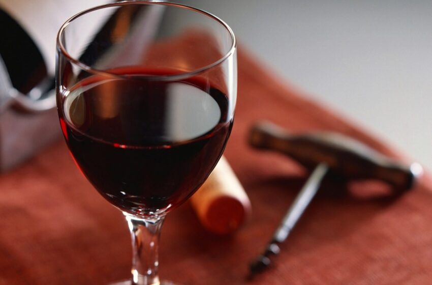Vinho tinto ajuda a combater cáries, aponta pesquisa