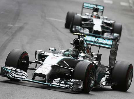 Rosberg “ignora” Hamilton, vence em Mônaco e retoma ponta do Mundial