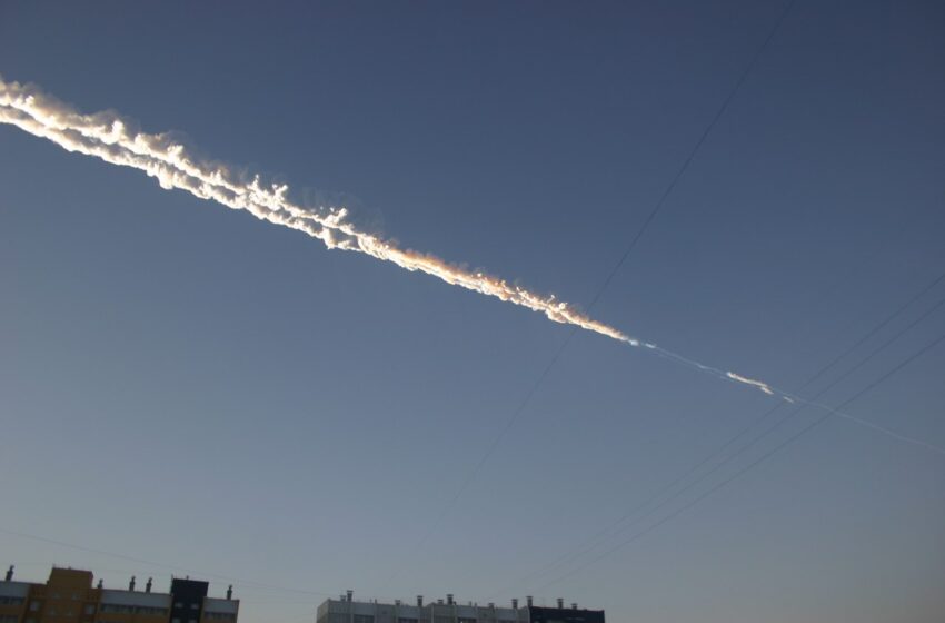 Meteoro que caiu na Rússia em 2013 teria colidido com outro antes de cair na terra, afirma estudo