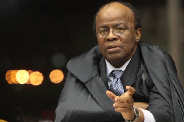 Joaquim Barbosa se diz “honrado” ao confirmar saída do STF