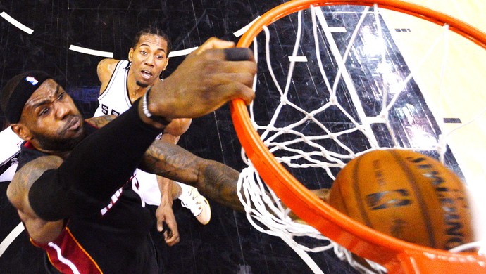 Com LeBron certeiro e Bosh decisivo, Heat empata a final da NBA em 1 a 1