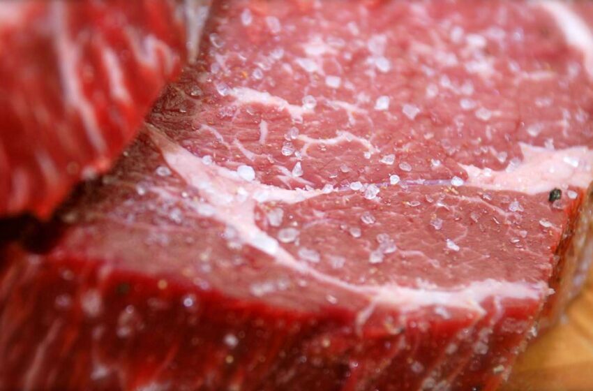 Estudo nos EUA liga carne vermelha a risco de câncer de mama