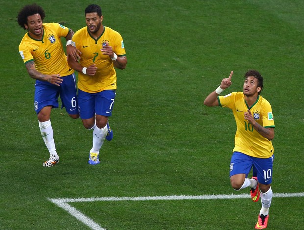 Tá escrito: Neymar decide com erro de árbitro e Brasil vira sobre a Croácia