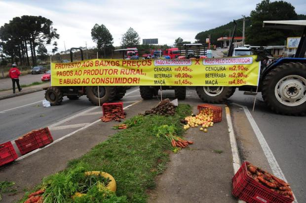 Agricultores da Serra protestam na Rota do Sol contra desvalorização dos produtos