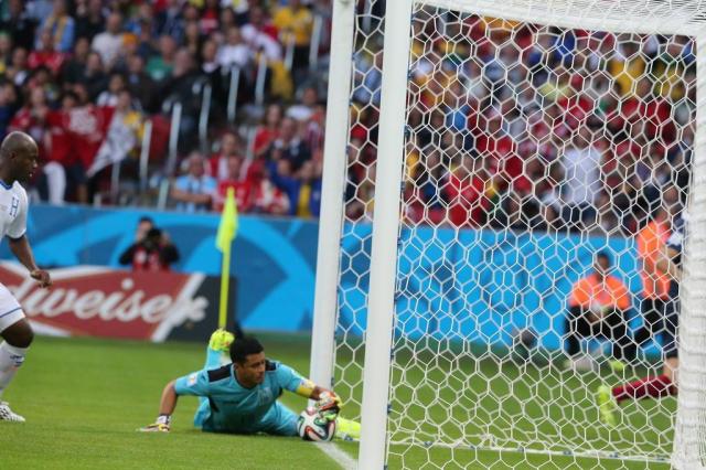Após polêmica, Fifa mudará uso de tecnologia da linha do gol