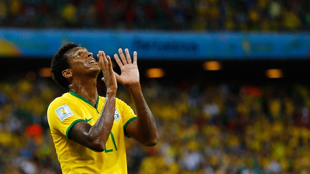 Brasil joga mal, empata e terá que lutar até o fim por vaga
