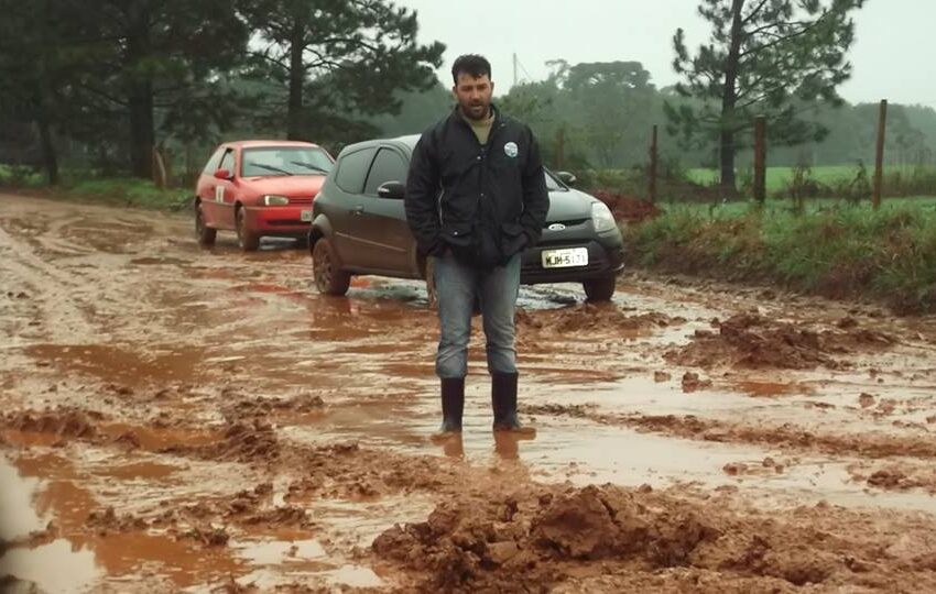 Lama na ERS 456 que liga Esmeralda e Pinhal da Serra causa problemas a usuários