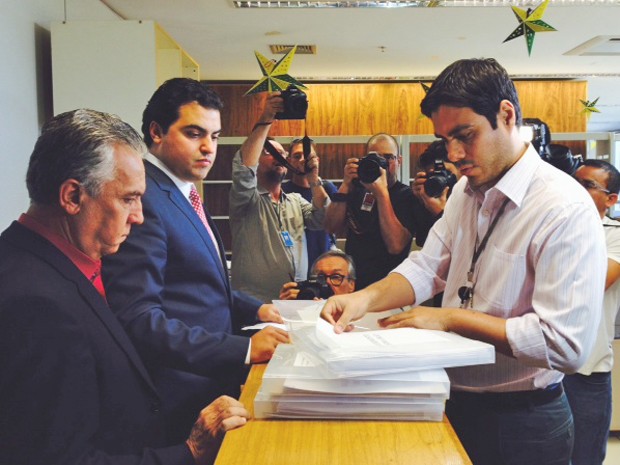 PT registra candidatura de Dilma e estima campanha em R$ 298 milhões