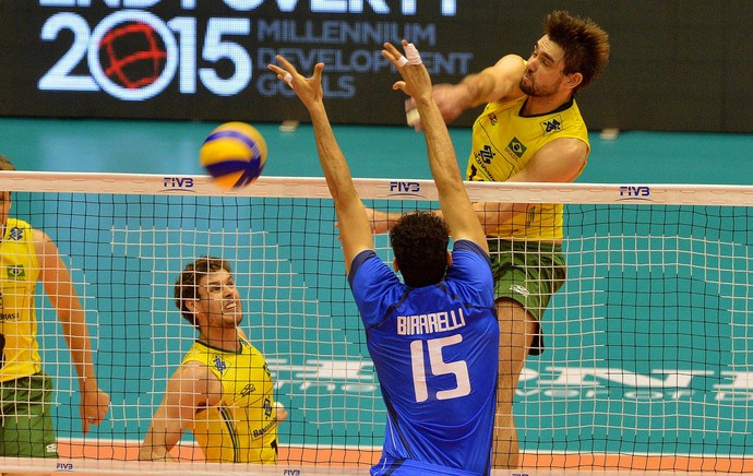 Brasil supera a forte pressão e garante a vaga na fase final da Liga Mundial