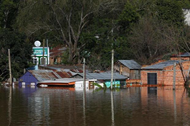 Defesa Civil afirma que mais de 20 mil pessoas estão fora de casa devido a cheias no RS