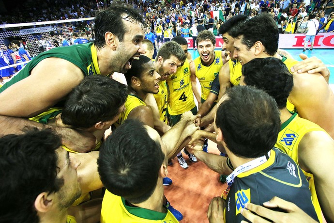 Brasil atropela a Itália e briga com os EUA por seu 10° título na Liga Mundial