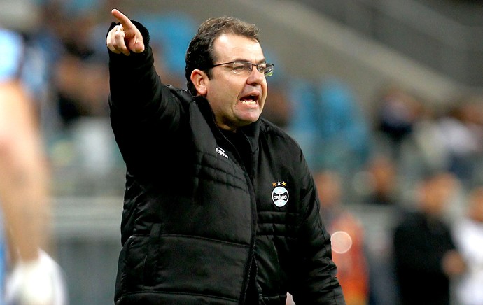 Após derrota na Arena, Enderson Moreira não é mais técnico do Grêmio