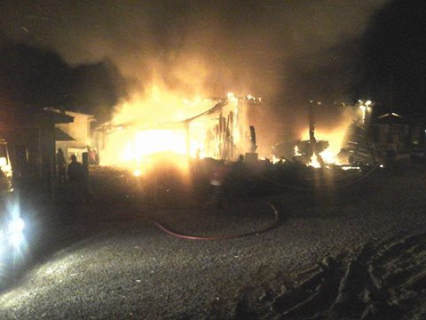 Incêndio destrói madeireira no bairro Monte Claro