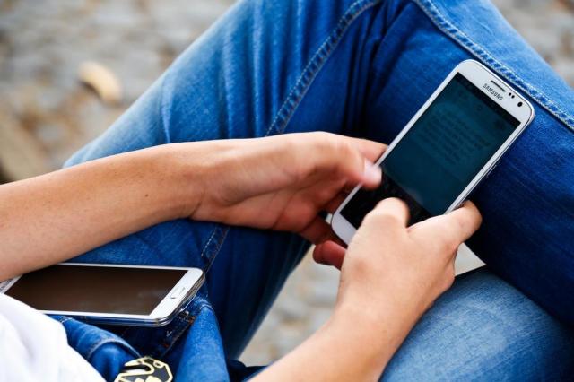 Pesquisadores criam bateria de celular que pode durar 3 vezes mais