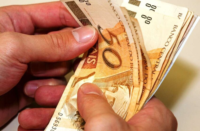 Aposentados receberão metade do 13º salário em agosto
