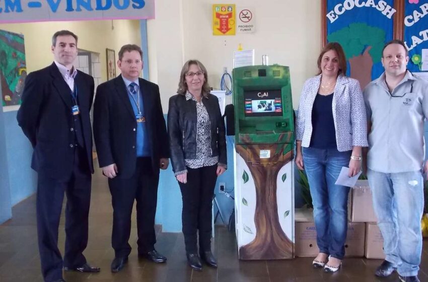 Escola Juventina recebe captador de latinhas
