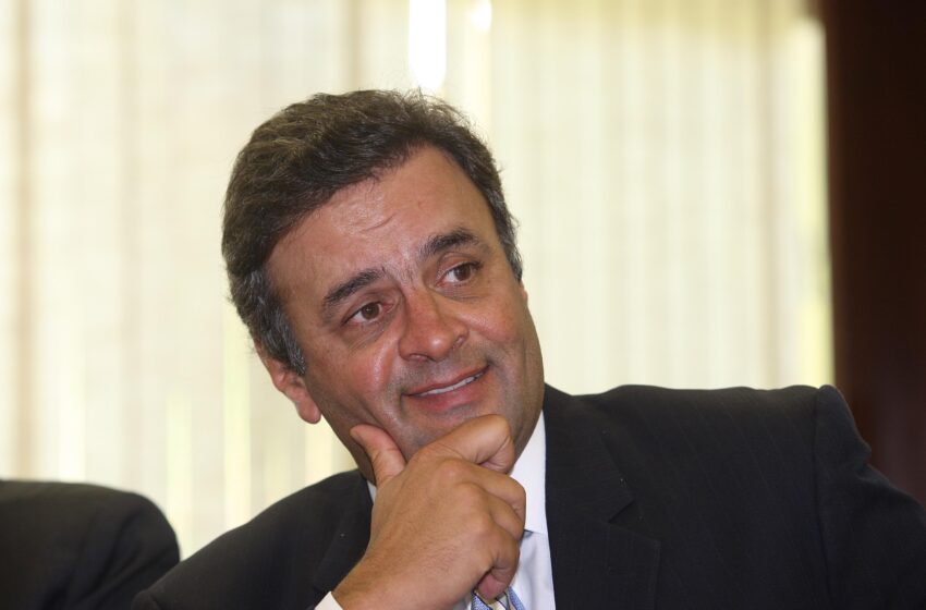 Aécio promete colocar inflação no centro da meta em 4 anos
