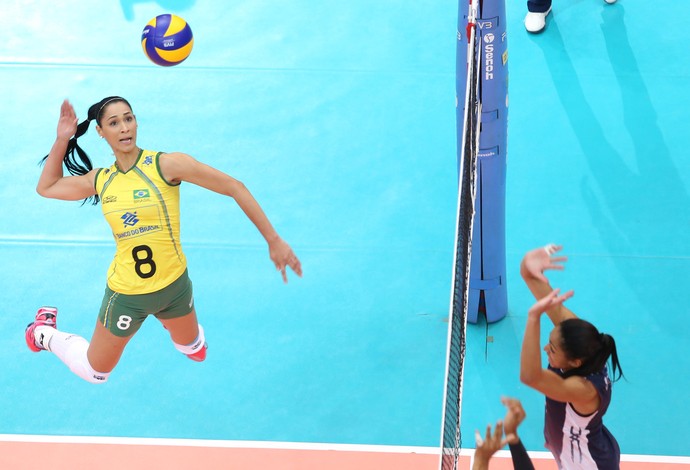 Thaisa brilha em virada sobre os EUA, e Brasil vai à fase final do Grand Prix