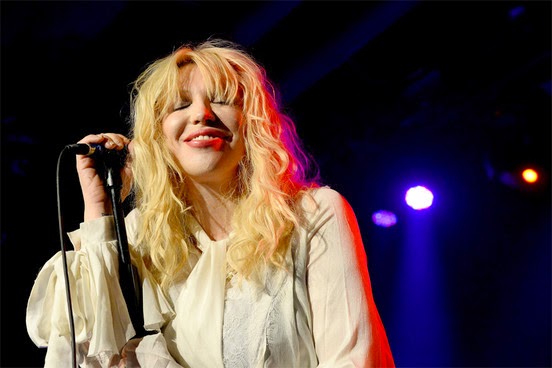 Courtney Love admite ter gasto o equivalente a 60 milhões de reais do dinheiro do Nirvana