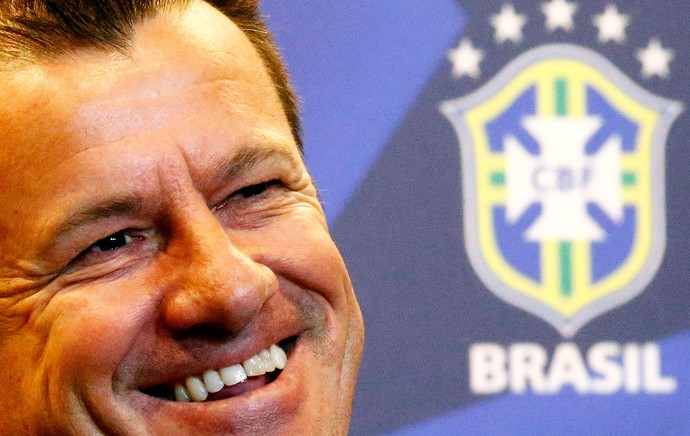 Dunga convoca dupla do Cruzeiro e mantém 10 jogadores da Copa-2014
