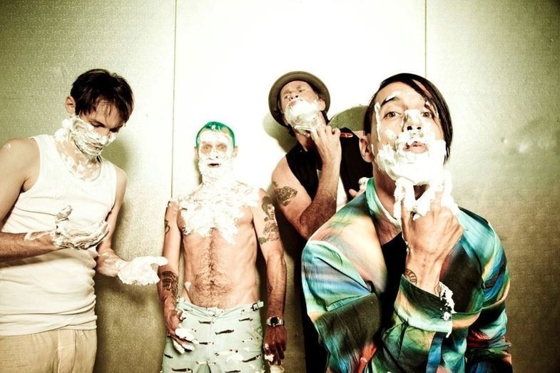 Guitarrista do Red Hot Chili Peppers fala sobre novo álbum de inéditas
