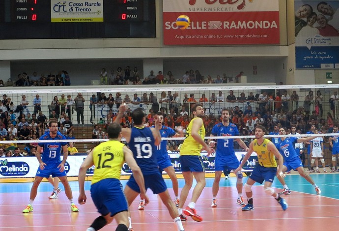 No último amistoso antes do mundial de vôlei, Brasil vence Itália no tie-break