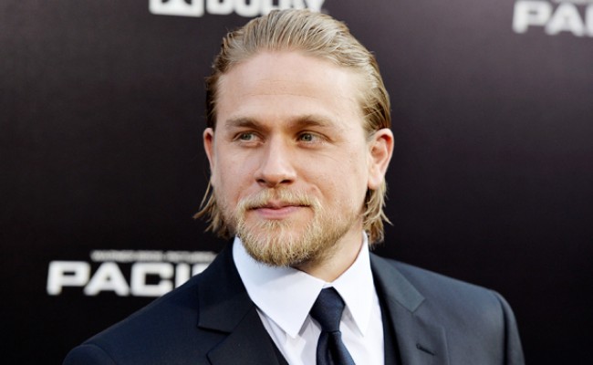 Charlie Hunnam será o Rei Arthur em filme de Guy Ritchie