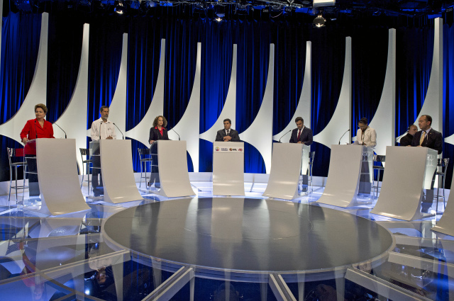 Debate entre presidenciáveis é marcado por críticas mais duras de Dilma a Marina