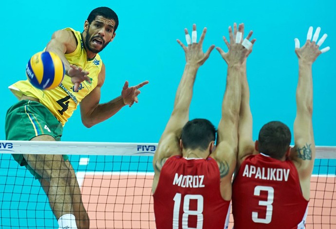 Brasil ignora provocações, derruba a Rússia e é o único invicto no Mundial