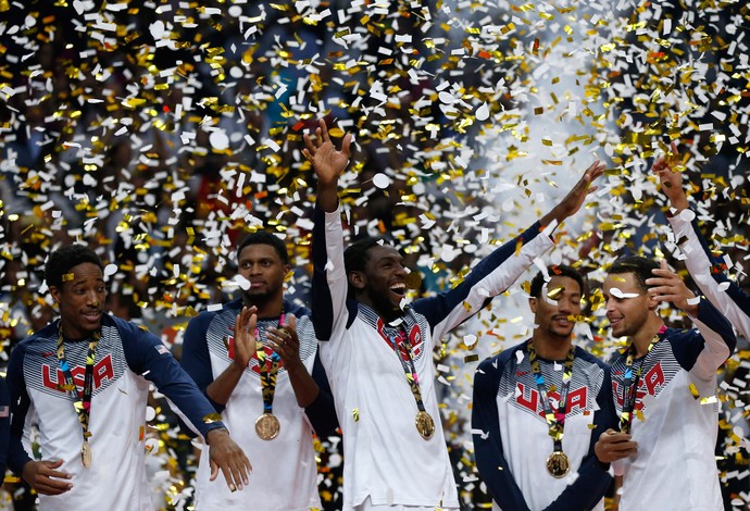 Mundial de um time só: EUA passam por cima da Sérvia e são campeões