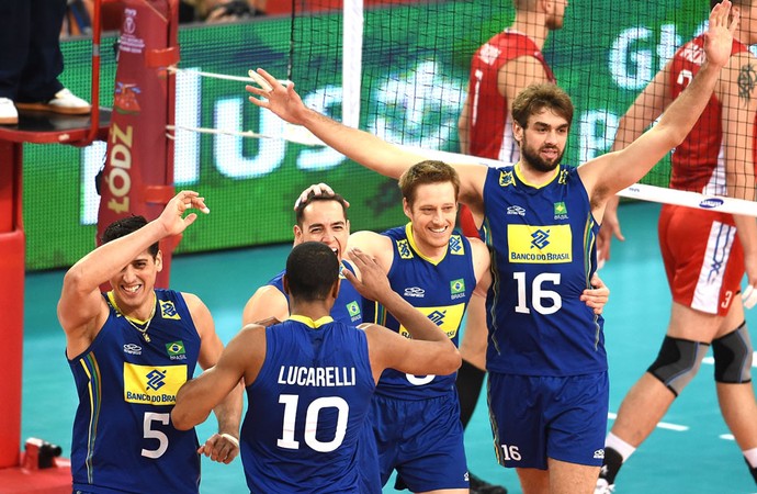 Impecável, Brasil derrota a Rússia em jogo de vida ou morte e vai à semifinal