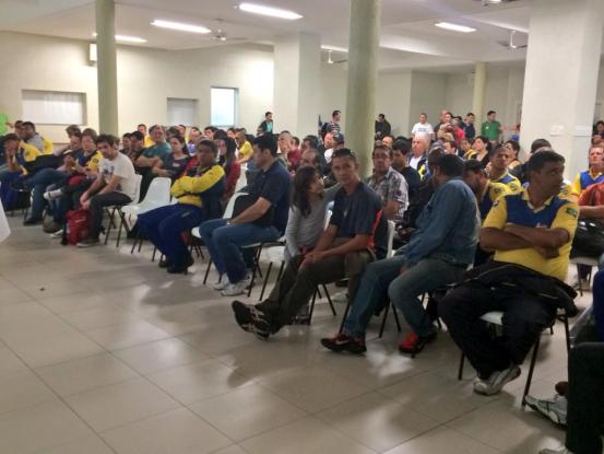 Servidores dos Correios decidem permanecer em greve até a sexta-feira