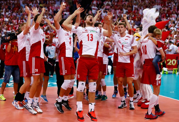 Diante de mar vermelho, Brasil leva virada da Polônia e adia sonho do tetra
