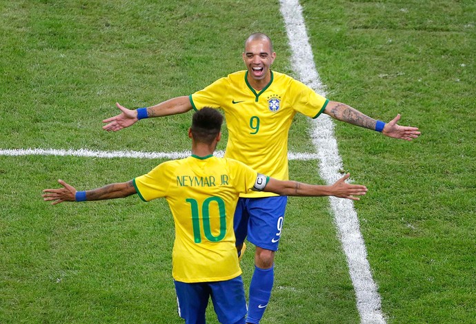  Ninho do Tardelli: atacante ofusca astros, e Brasil derrota a Argentina