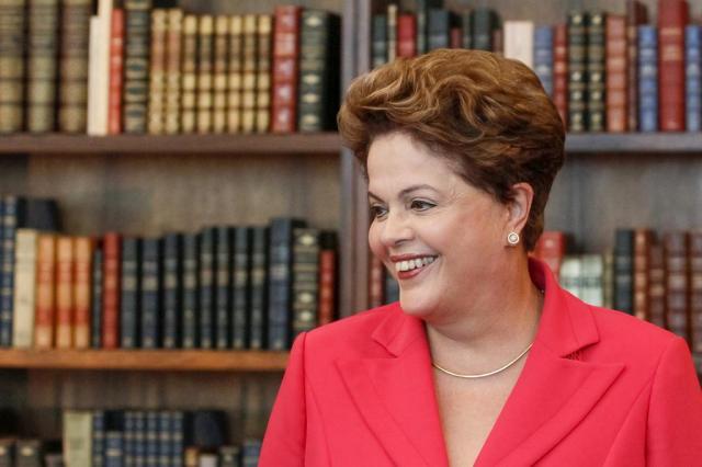  Em votação acirrada, Dilma derrota Aécio e é reeleita presidente