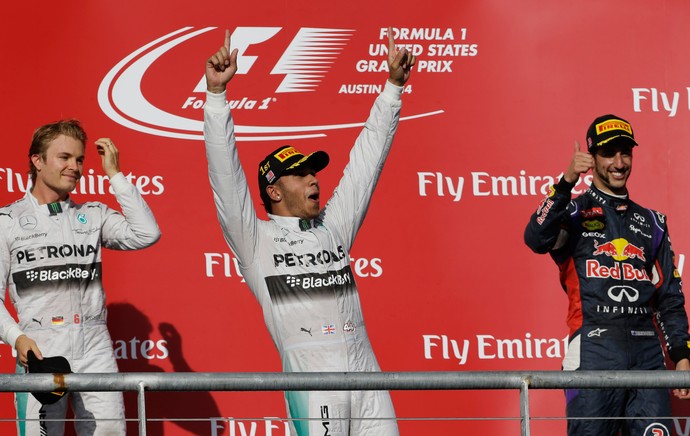 Hamilton põe Rosberg no bolso e dá grande passo rumo ao bi. Massa é 4º