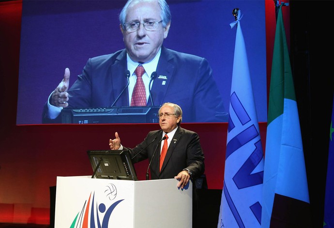 FIVB proíbe toque na rede e aprova mandato de até 12 anos na presidência