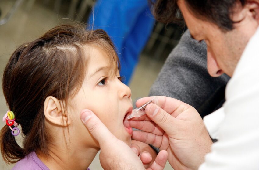  Vacinação contra poliomielite e sarampo