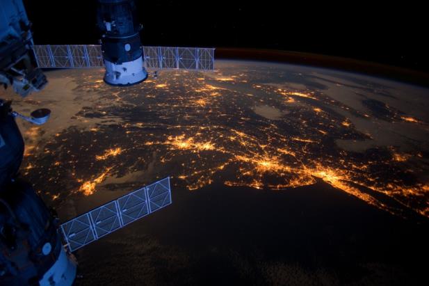  SpaceX desenvole microssatélites para fornecer internet a todo o planeta