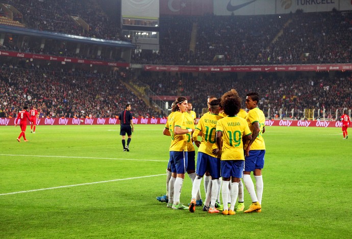  Neymar faz dois, é ovacionado por turcos, e Brasil bate donos da casa
