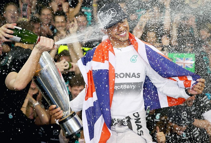 Hamilton deixa Nico para trás, vence GP de Abu Dhabi e é bicampeão da F-1