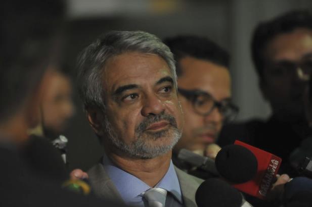 Senador Humberto Costa propõe quebra de sigilos