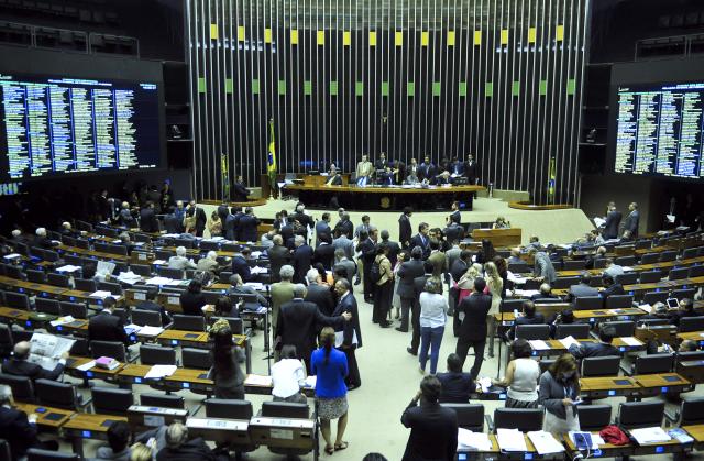  Câmara aprova aumento salarial de ministros, parlamentares e presidente