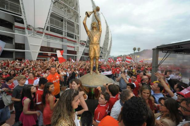  Estátua de Fernandão é inaugurada no Beira-Rio