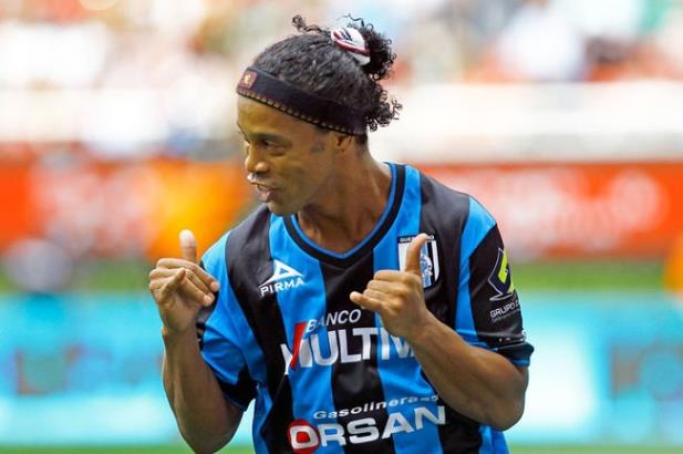  Presidente do Querétaro dá ultimato a Ronaldinho Gaúcho