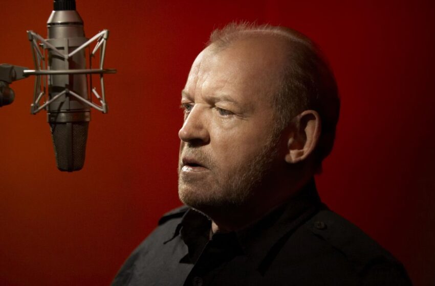 Lenda do rock, cantor Joe Cocker morre aos 70 anos